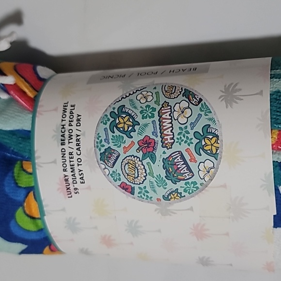 BNWT, BEACH TOWEL - Picture 3 of 4